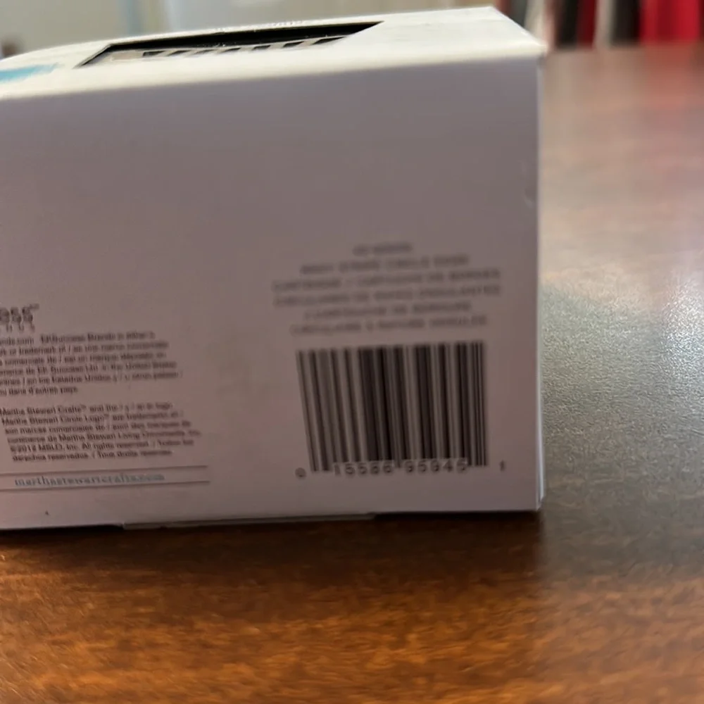 Martha Stewart Crafts Wavy Stripe Circle Edge Punch Cartridge New in Box.
